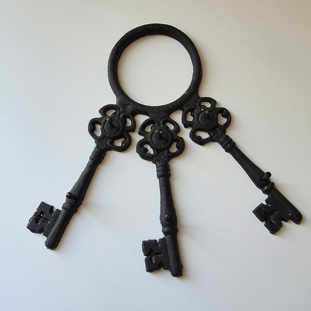 Vintage Black Cast Iron Keys Shaped Key Holder Wall Decoration